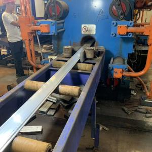 Aluminum slats extrusion machine